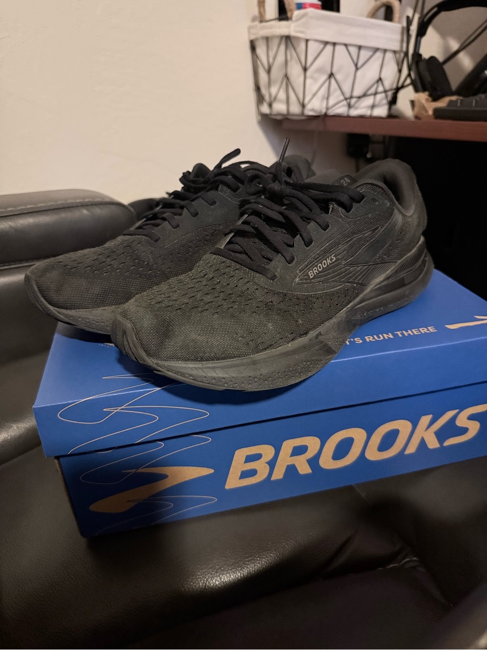 Brooks Men's Black Athletic Running Shoes